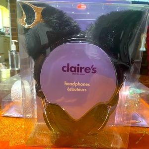 Claire’s headphone set.
